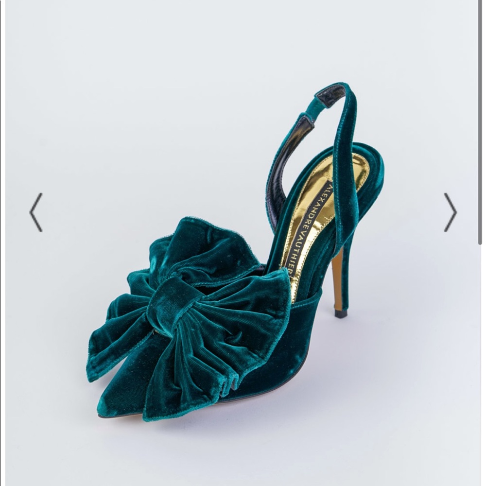 Alexandre vaulthier green velvet bow pump. NWT